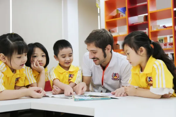 Báo Thời Đại: Hệ thống Giáo dục Vietschool: Bản sắc Việt – Chuẩn Hoa Kỳ