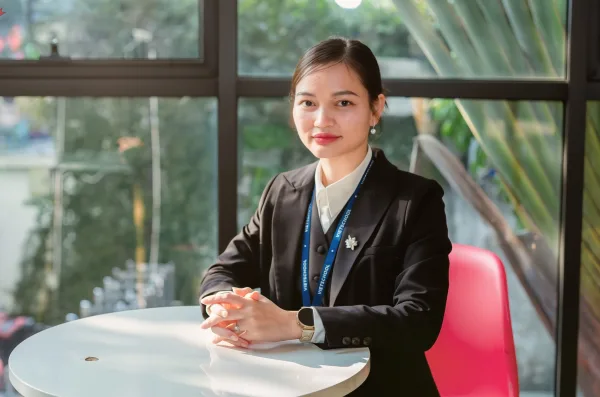 Nhà giáo Bùi Thị Huyền Trang