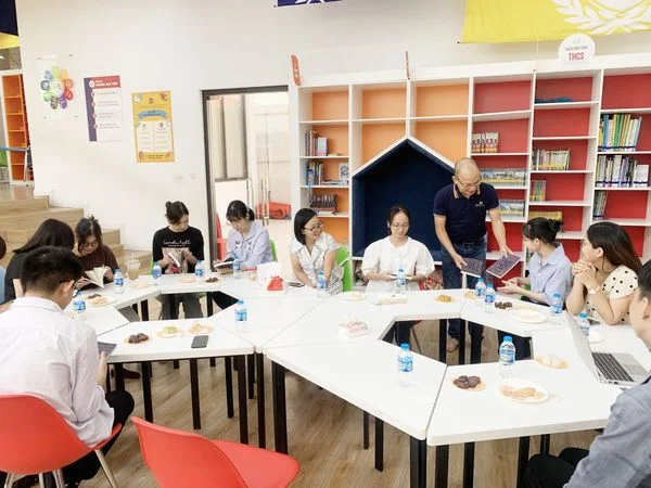 “TRĂNG XANH” GẶP GỠ CÁC TÂN SINH VIÊN ĐẠI HỌC