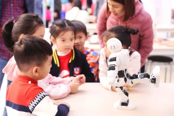 Trải nghiệm công nghệ robot hiện đại