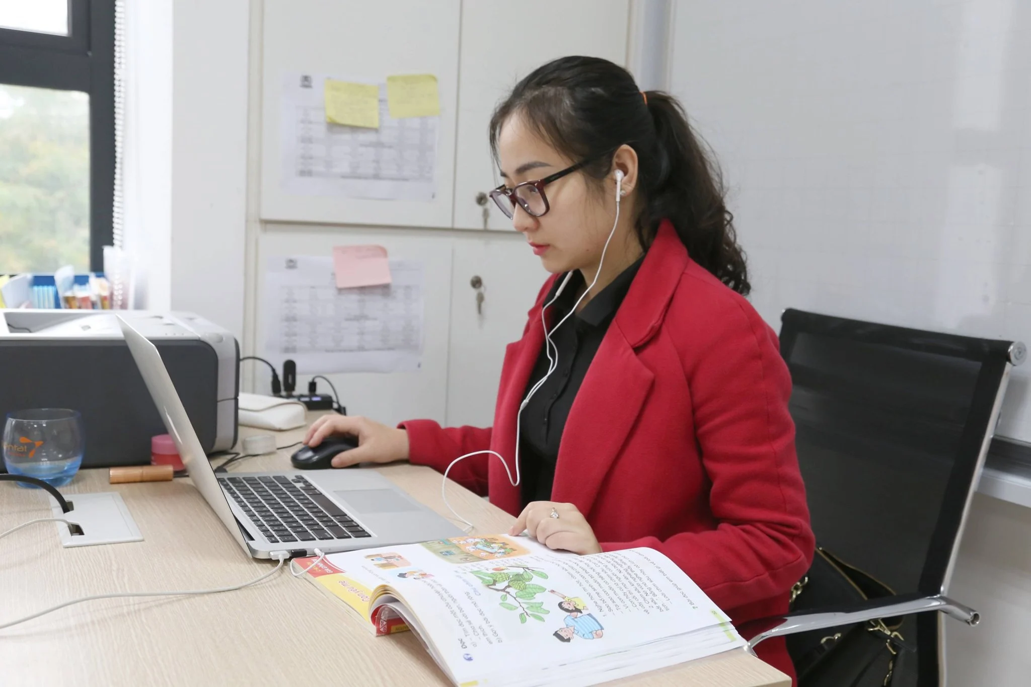 Trường phổ thông sẵn sàng học trực tuyến Giáo viên trường Vietschool Pandora dạy học trực tuyến hôm 2/2. Ảnh: Nhà trường cung cấp