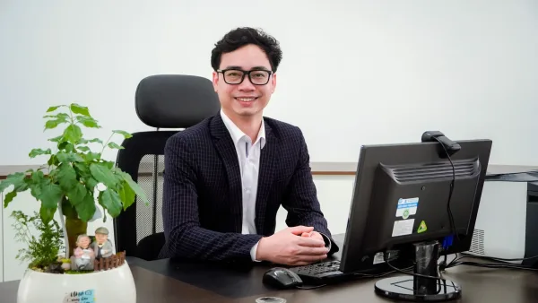 Nhà giáo Phạm Văn Tuấn