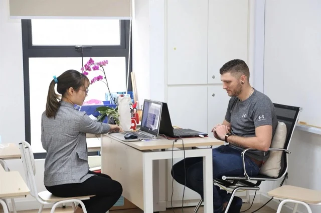 Báo Gia đình Việt Nam: Giáo viên áp dụng công nghệ thông tin vượt “bão Covid-19” Nhờ đổi mới phương pháp, phụ huynh và học sinh yên tâm việc học online trong mùa dịch
