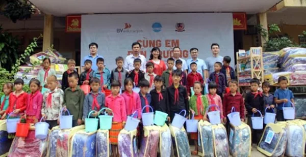 Báo Hà Giang: Tập đoàn Bách Việt tặng quà cho học sinh xã Khâu Vai