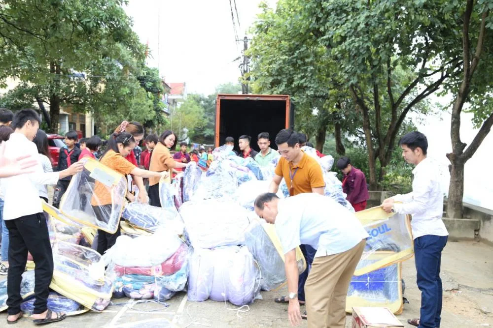 “Cùng em đến trường” tại Mèo Vạc, Hà Giang: Chuyến đi đầy ý nghĩa của Vietschool và Quỹ Trăng Xanh vào tháng 9