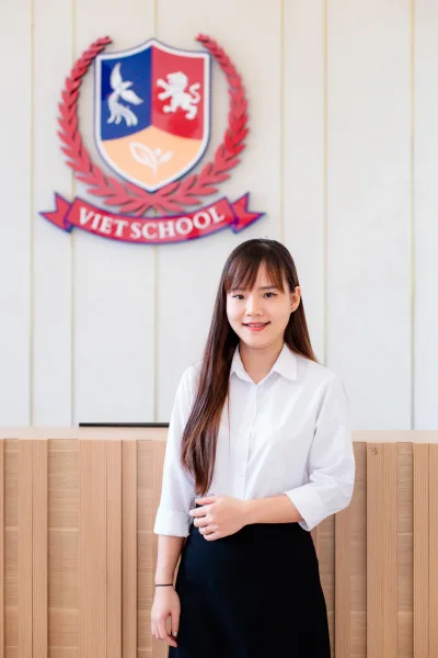 Cô Phạm Thị Thu Hằng