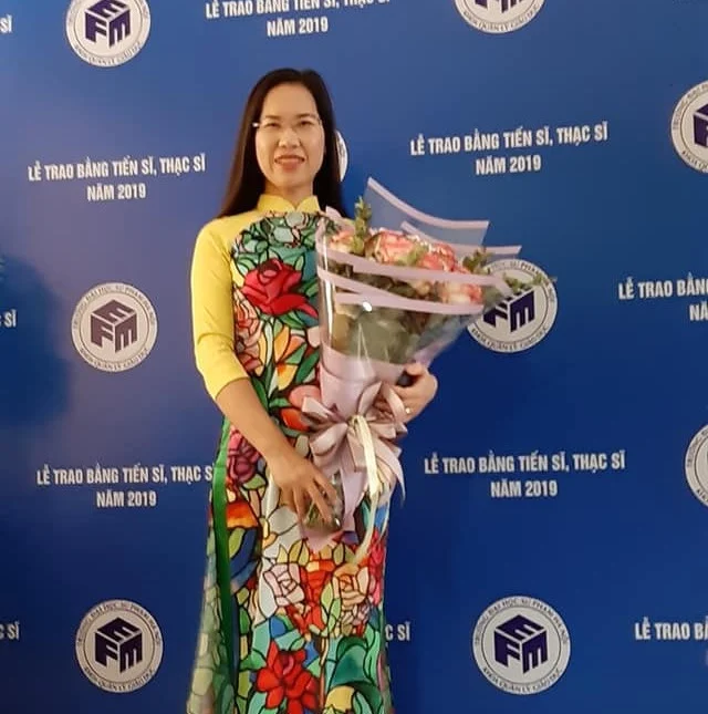 TS. Hoàng Thị Kim Huệ TS. Hoàng Thị Kim Huệ