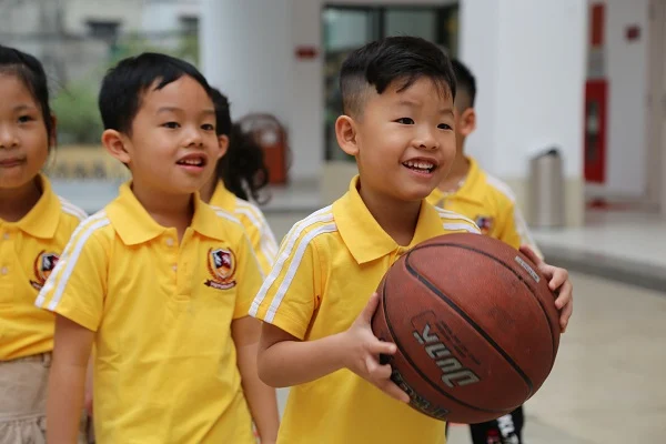 VnExpress: Mô hình Giáo dục Khai phóng tại trường Vietschool Trường đưa tinh thần giáo dục khai phóng vào từng tiết học và từng hoạt động giáo dục cụ thể.