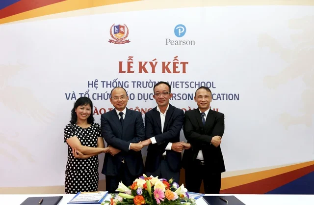 Báo Dân trí: Trường Vietschool hợp tác toàn diện với Tổ chức giáo dục Pearson Education Đại diện BLĐ BV education và Pearson education tại buổi lễ ký kết hợp tác