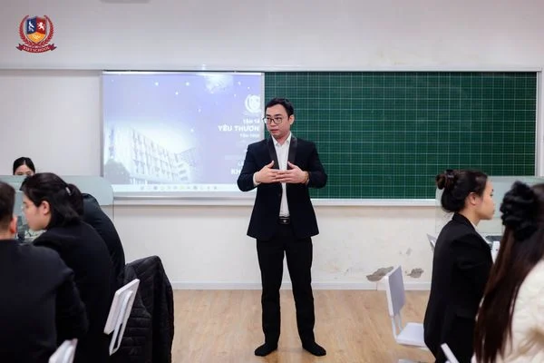 THẦY CÔ VÀ “AI”: DẪN DẮT HỌC SINH LÀM CHỦ TRÍ TUỆ NHÂN TẠO ĐỂ PHÁT TRIỂN TRÍ TUỆ CON NGƯỜI