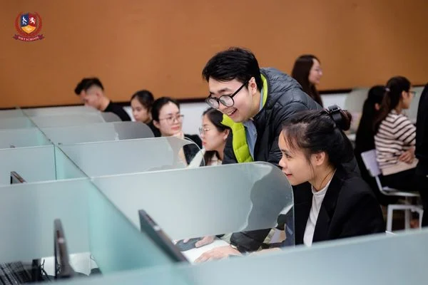 THẦY CÔ VÀ “AI”: DẪN DẮT HỌC SINH LÀM CHỦ TRÍ TUỆ NHÂN TẠO ĐỂ PHÁT TRIỂN TRÍ TUỆ CON NGƯỜI