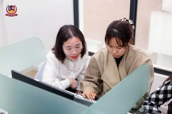 THẦY CÔ VÀ “AI”: DẪN DẮT HỌC SINH LÀM CHỦ TRÍ TUỆ NHÂN TẠO ĐỂ PHÁT TRIỂN TRÍ TUỆ CON NGƯỜI