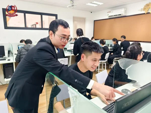 THẦY CÔ VÀ “AI”: DẪN DẮT HỌC SINH LÀM CHỦ TRÍ TUỆ NHÂN TẠO ĐỂ PHÁT TRIỂN TRÍ TUỆ CON NGƯỜI