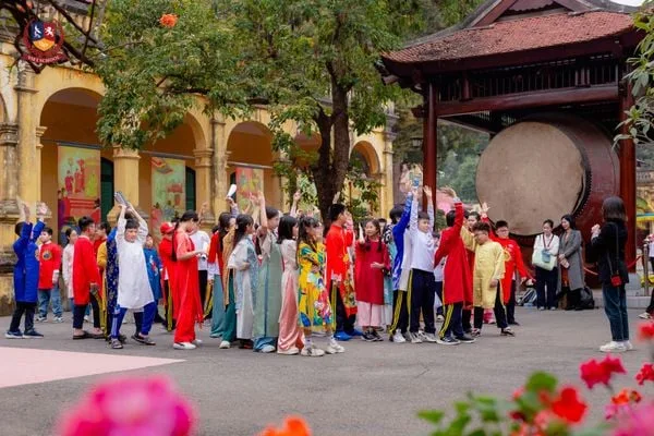HÀNH TRÌNH “XUYÊN KHÔNG” VỀ THĂNG LONG NGHÌN NĂM VĂN HIẾN CÙNG VIETSCHOOLERS KHỐI 5