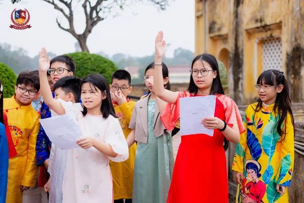 HÀNH TRÌNH “XUYÊN KHÔNG” VỀ THĂNG LONG NGHÌN NĂM VĂN HIẾN CÙNG VIETSCHOOLERS KHỐI 5