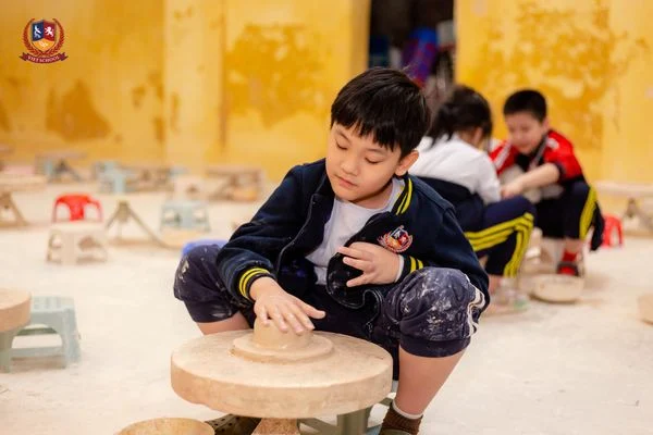 KHỐI 2 “LẤM LEM” KHÁM PHÁ LÒ BẦU CỔ - NÉT ĐẸP TRUYỀN THỐNG TỪ ĐẤT SÉT