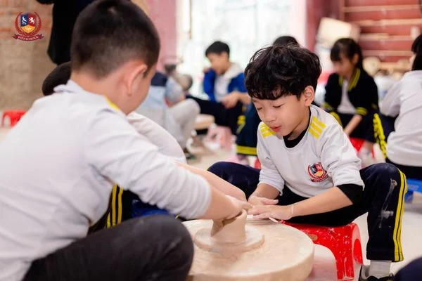 KHỐI 2 “LẤM LEM” KHÁM PHÁ LÒ BẦU CỔ - NÉT ĐẸP TRUYỀN THỐNG TỪ ĐẤT SÉT