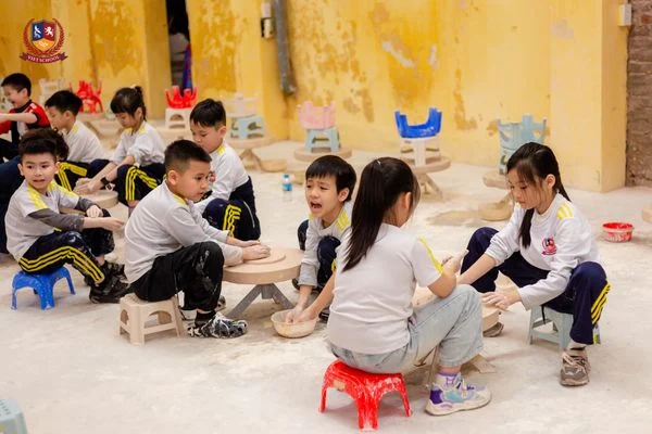 KHỐI 2 “LẤM LEM” KHÁM PHÁ LÒ BẦU CỔ - NÉT ĐẸP TRUYỀN THỐNG TỪ ĐẤT SÉT