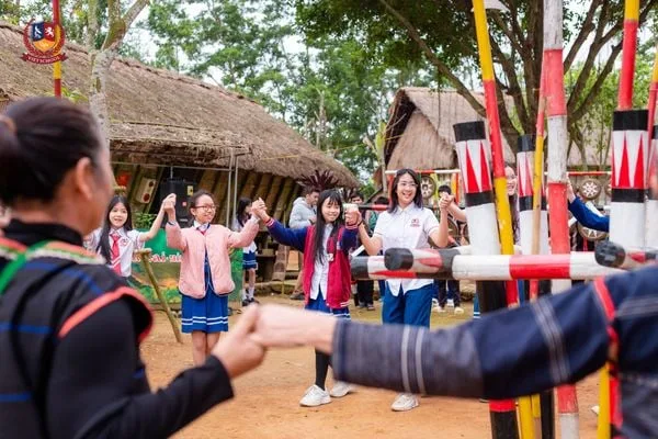 KHỐI 7 - HÀNH TRÌNH XUYÊN VIỆT KHÁM PHÁ KHO TÀNG VĂN HÓA CÁC DÂN TỘC VIỆT NAM