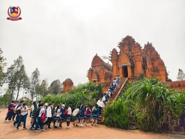 KHỐI 7 - HÀNH TRÌNH XUYÊN VIỆT KHÁM PHÁ KHO TÀNG VĂN HÓA CÁC DÂN TỘC VIỆT NAM