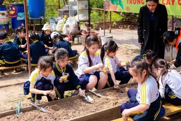 KHỐI 1 KHÁM PHÁ “ỐC ĐẢO XANH” GIỮA LÒNG HÀ NỘI, NUÔI DƯỠNG TÌNH YÊU THIÊN NHIÊN