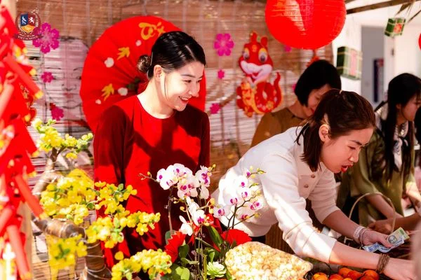 THẦY TRÒ VÀ PHỤ HUYNH VIETSCHOOL CHUNG TAY “GÓP MỘT MÙA XUÂN”