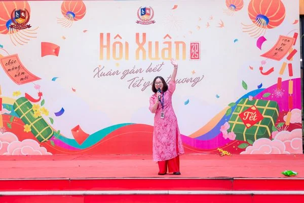 THẦY TRÒ VÀ PHỤ HUYNH VIETSCHOOL CHUNG TAY “GÓP MỘT MÙA XUÂN”