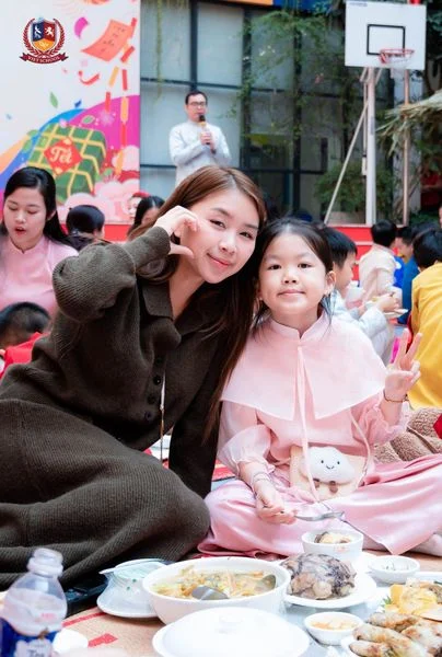 THẦY TRÒ VÀ PHỤ HUYNH VIETSCHOOL CHUNG TAY “GÓP MỘT MÙA XUÂN”