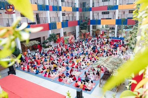 THẦY TRÒ VÀ PHỤ HUYNH VIETSCHOOL CHUNG TAY “GÓP MỘT MÙA XUÂN”