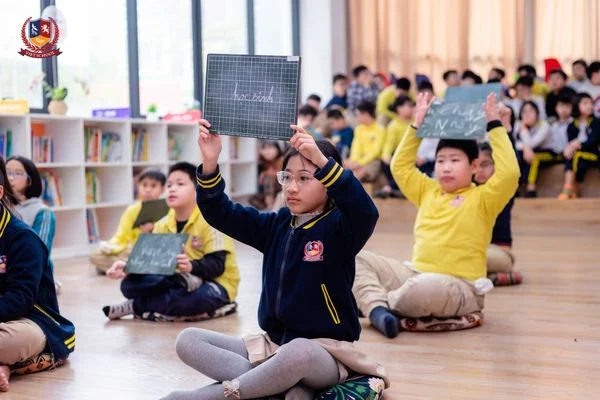 [VĂN SỬ KIÊU HÙNG] VIETSCHOOLERS KHÔNG CHỈ HỌC TIẾNG VIỆT, CHÚNG EM YÊU TIẾNG VIỆT