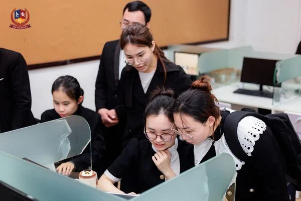 THẦY CÔ VÀ “AI”: DẪN DẮT HỌC SINH LÀM CHỦ TRÍ TUỆ NHÂN TẠO ĐỂ PHÁT TRIỂN TRÍ TUỆ CON NGƯỜI