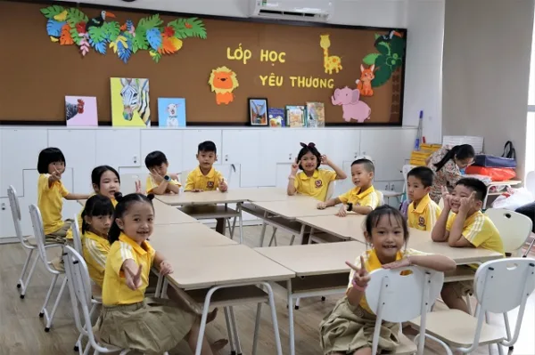 RỘN RÃ NGÀY TỰU TRƯỜNG CÙNG VIETSCHOOLERS