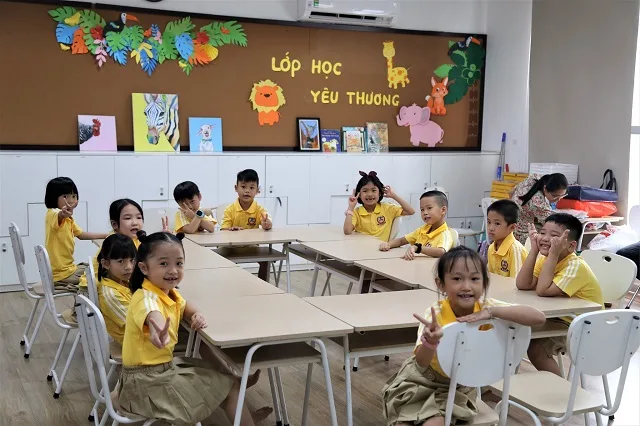 RỘN RÃ NGÀY TỰU TRƯỜNG CÙNG VIETSCHOOLERS