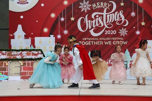 Giáng sinh rộn ràng, tràn ngập sắc màu tại Vietschool