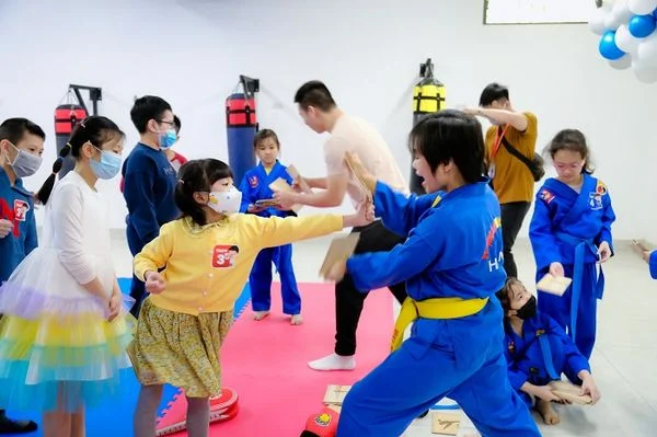 ĐÓN CHÀO HÀNG TRĂM GIA ĐÌNH ĐẾN VỚI "NGÀY HỘI KHÁM PHÁ VIETSCHOOL"