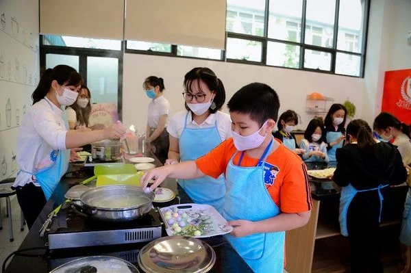 ĐÓN CHÀO HÀNG TRĂM GIA ĐÌNH ĐẾN VỚI "NGÀY HỘI KHÁM PHÁ VIETSCHOOL"