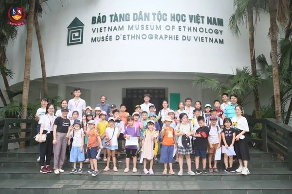 Học sinh trại hè Vietschool khám phá Bảo tàng Dân tộc học Việt Nam