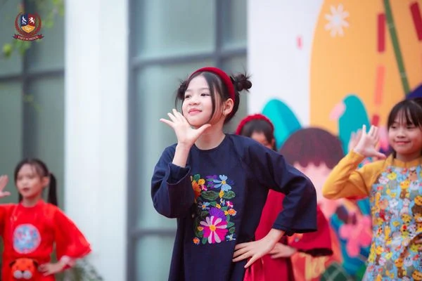 [VIETSCHOOL ON NEWS] Học sinh Vietschool “Gắn kết và Yêu thương” gìn giữ phong vị Tết xưa