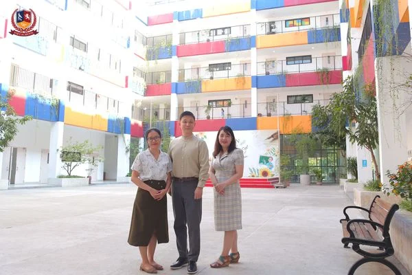 Nhà xuất bản McGraw-Hill Education đến thăm và làm việc với trường liên cấp THCS-TH Vietschool