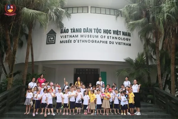 TRẢI NGHIỆM XEM MÚA RỐI NƯỚC ĐẦY HÁO HỨNG VỚI CÁC CON HỌC SINH KHỐI 1