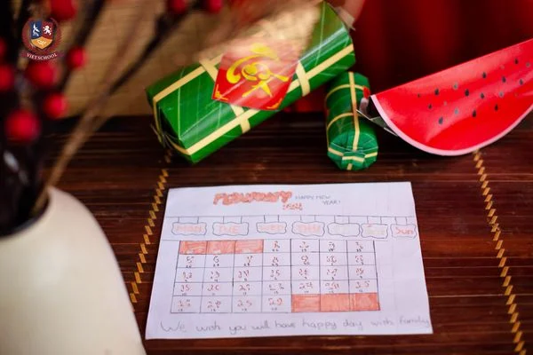 [DỰ ÁN MÔN TIẾNG ANH] VIETSCHOOLERS GỬI YÊU THƯƠNG VÀO NHỮNG TẤM THIỆP CHÚC TẾT, LÌ XÌ ĐẦU XUÂN