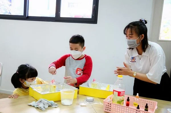 ĐÓN CHÀO HÀNG TRĂM GIA ĐÌNH ĐẾN VỚI "NGÀY HỘI KHÁM PHÁ VIETSCHOOL"