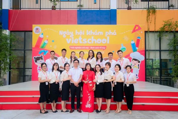 ĐỘI NGŨ GIÁO VIÊN TRƯỜNG LIÊN CẤP THCS - TH VIETSCHOOL PANDORA: TRẺ TRUNG, NHIỆT HUYẾT, ĐAM MÊ VÀ SÁNG TẠO
