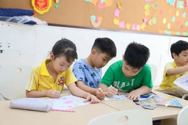 7 TIÊU CHÍ ĐÁNH GIÁ MỘT NGÔI TRƯỜNG TỐT Ngôi trường tốt là phù hợp với năng lực của con
