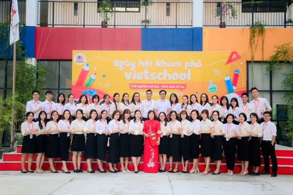 ĐỘI NGŨ GIÁO VIÊN TRƯỜNG LIÊN CẤP THCS - TH VIETSCHOOL PANDORA: TRẺ TRUNG, NHIỆT HUYẾT, ĐAM MÊ VÀ SÁNG TẠO