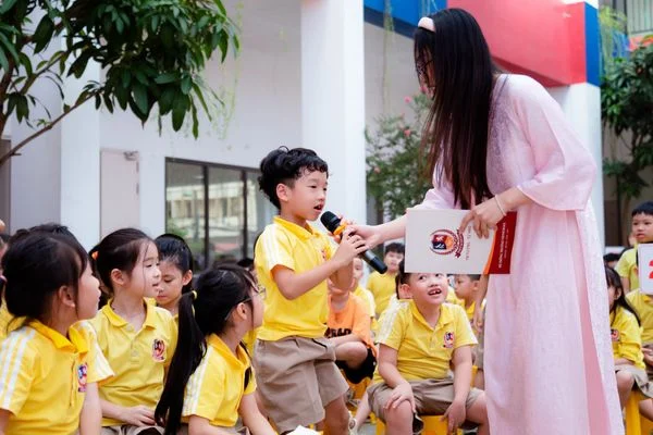 BACK TO SCHOOL: NỤ CƯỜI VIETSCHOOLERS TRONG NGÀY HỘI TỰU TRƯỜNG