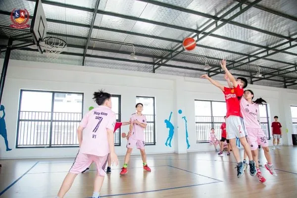 [CHUYỆN KỂ GIÁO VIÊN] NỀN TẢNG BÓNG RỔ CHUYÊN SÂU GIÚP VIETSCHOOLERS "MANG TRÁI BÓNG VƯƠN XA"