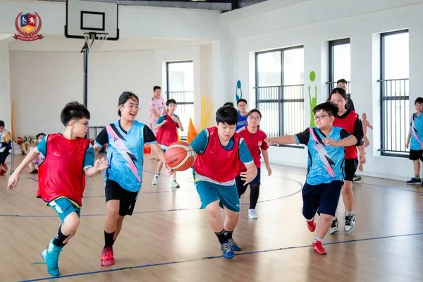 [CHUYỆN KỂ GIÁO VIÊN] NỀN TẢNG BÓNG RỔ CHUYÊN SÂU GIÚP VIETSCHOOLERS "MANG TRÁI BÓNG VƯƠN XA"