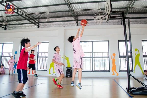 [CHUYỆN KỂ GIÁO VIÊN] NỀN TẢNG BÓNG RỔ CHUYÊN SÂU GIÚP VIETSCHOOLERS "MANG TRÁI BÓNG VƯƠN XA"