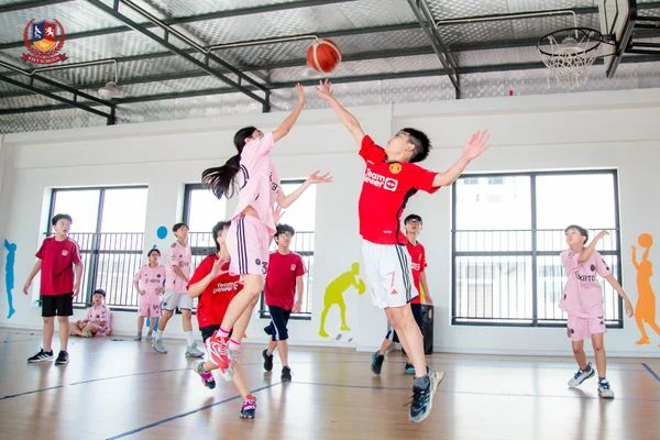 [CHUYỆN KỂ GIÁO VIÊN] NỀN TẢNG BÓNG RỔ CHUYÊN SÂU GIÚP VIETSCHOOLERS "MANG TRÁI BÓNG VƯƠN XA"